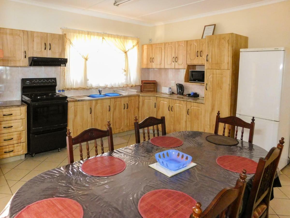 Mama Mia Cottages Oslo Beach Порт-Шепстон Экстерьер фото