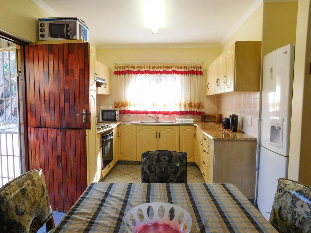 Mama Mia Cottages Oslo Beach Порт-Шепстон Экстерьер фото